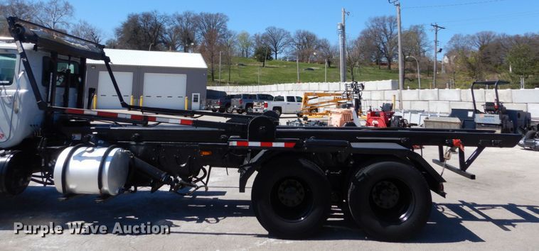 image for item IY9549 2000 Mack RD688S  roll-off container truck