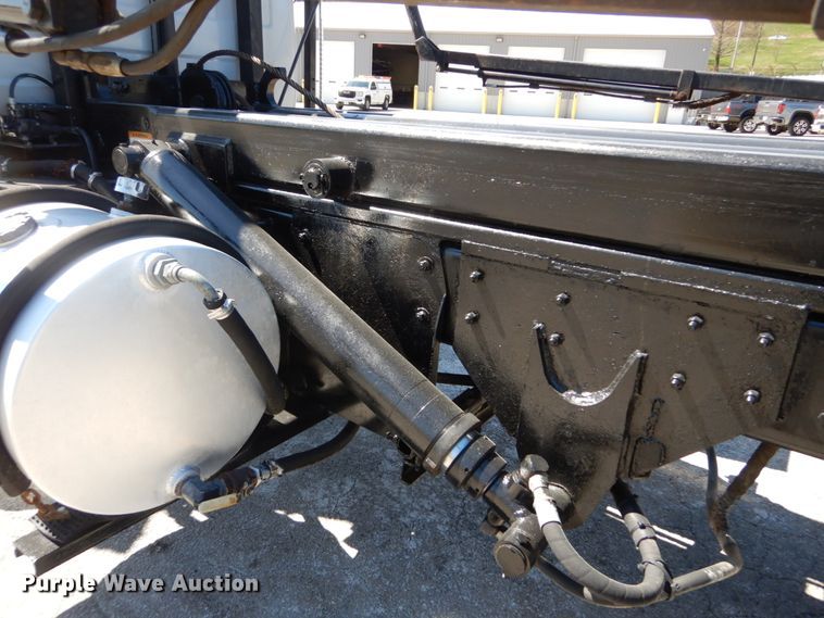 image for item IY9549 2000 Mack RD688S  roll-off container truck