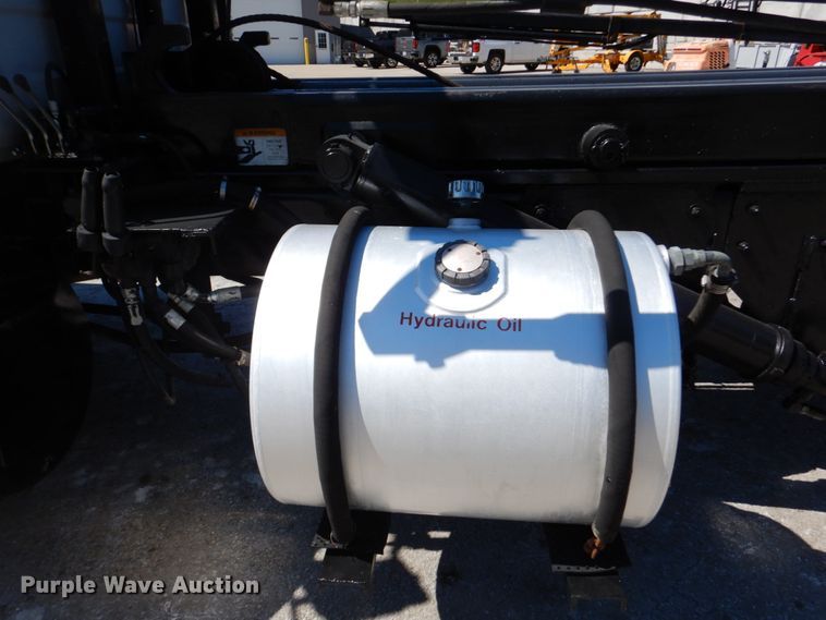 image for item IY9549 2000 Mack RD688S  roll-off container truck