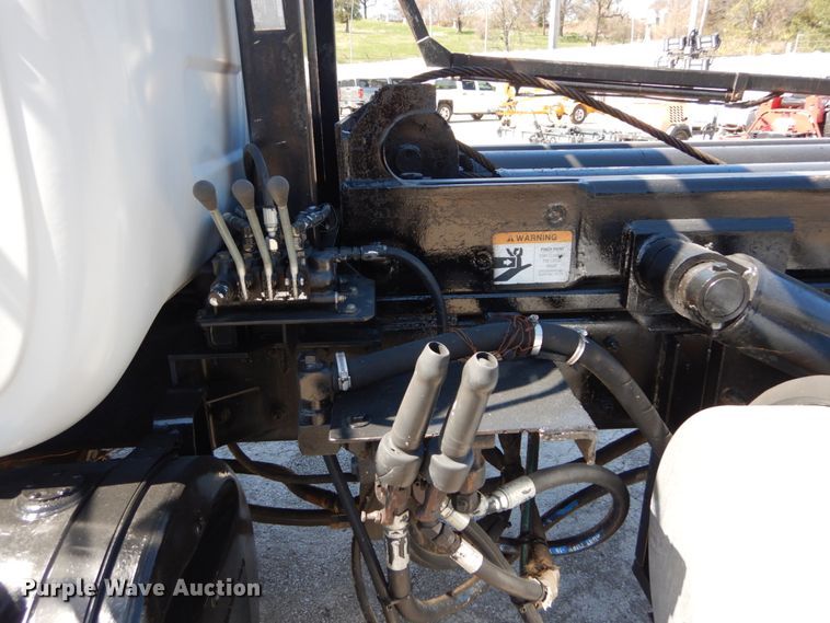 image for item IY9549 2000 Mack RD688S  roll-off container truck