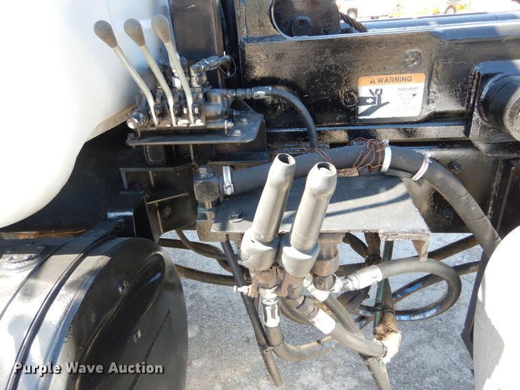 image for item IY9549 2000 Mack RD688S  roll-off container truck