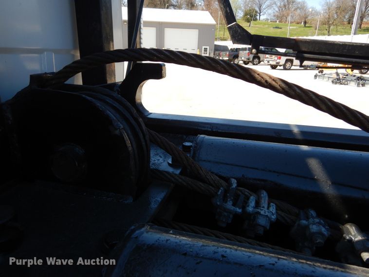 image for item IY9549 2000 Mack RD688S  roll-off container truck