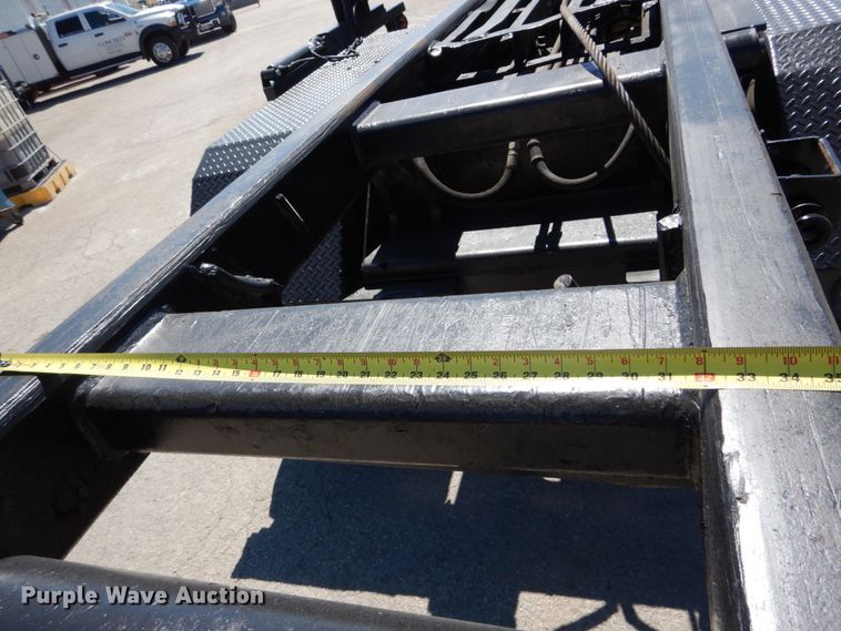 image for item IY9549 2000 Mack RD688S  roll-off container truck