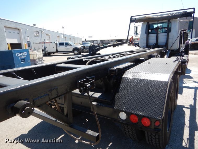 image for item IY9549 2000 Mack RD688S  roll-off container truck