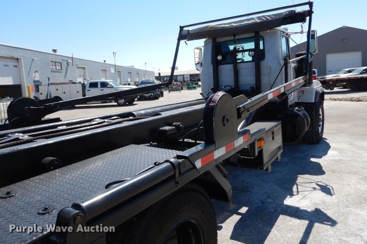 image for item IY9549 2000 Mack RD688S  roll-off container truck