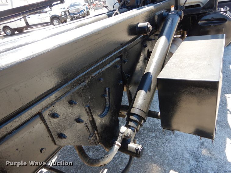 image for item IY9549 2000 Mack RD688S  roll-off container truck