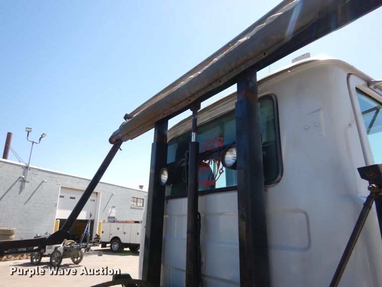 image for item IY9549 2000 Mack RD688S  roll-off container truck