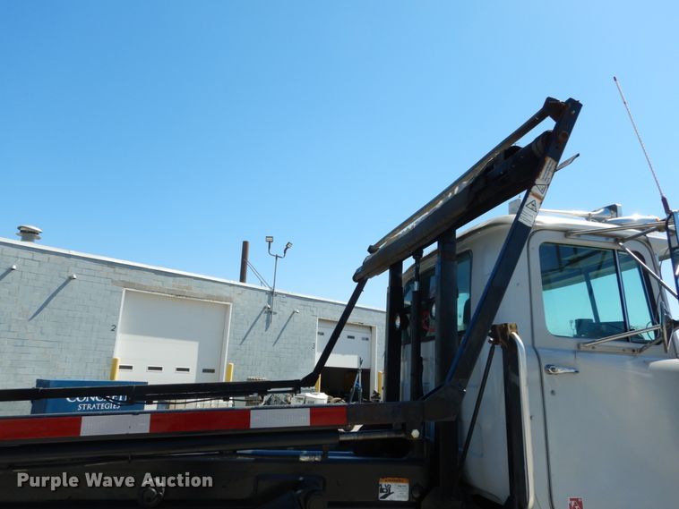 image for item IY9549 2000 Mack RD688S  roll-off container truck