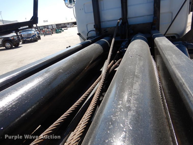 image for item IY9549 2000 Mack RD688S  roll-off container truck