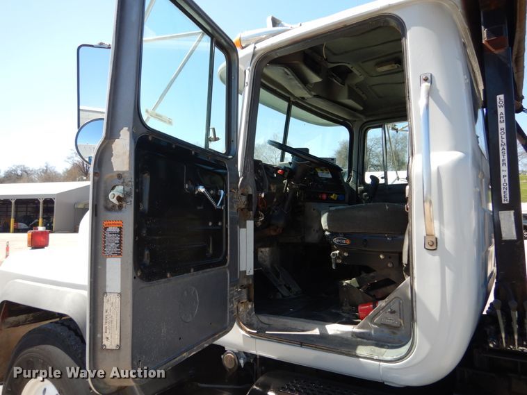 image for item IY9549 2000 Mack RD688S  roll-off container truck