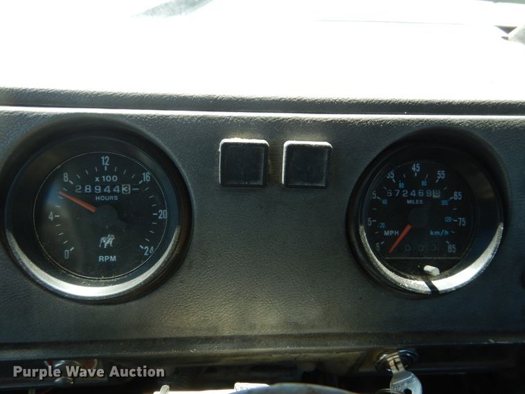 image for item IY9549 2000 Mack RD688S  roll-off container truck