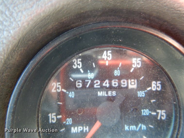 image for item IY9549 2000 Mack RD688S  roll-off container truck