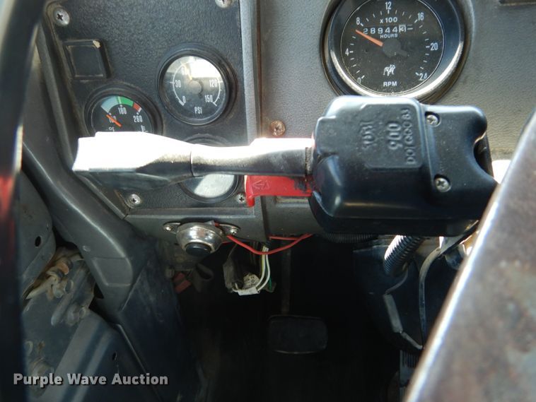 image for item IY9549 2000 Mack RD688S  roll-off container truck