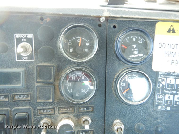 image for item IY9549 2000 Mack RD688S  roll-off container truck