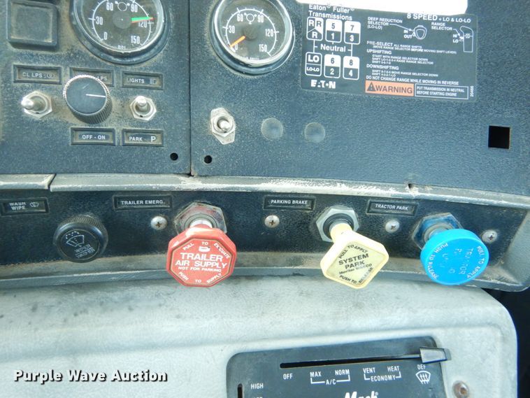 image for item IY9549 2000 Mack RD688S  roll-off container truck