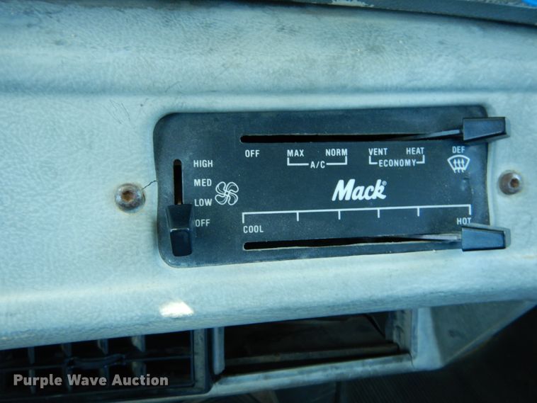 image for item IY9549 2000 Mack RD688S  roll-off container truck