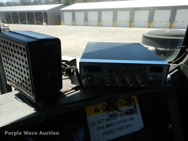 image for item IY9549 2000 Mack RD688S  roll-off container truck