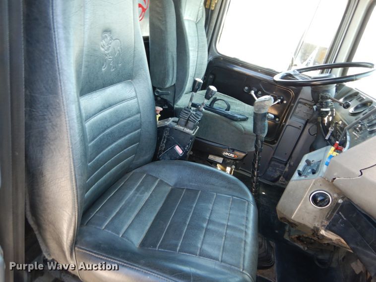 image for item IY9549 2000 Mack RD688S  roll-off container truck