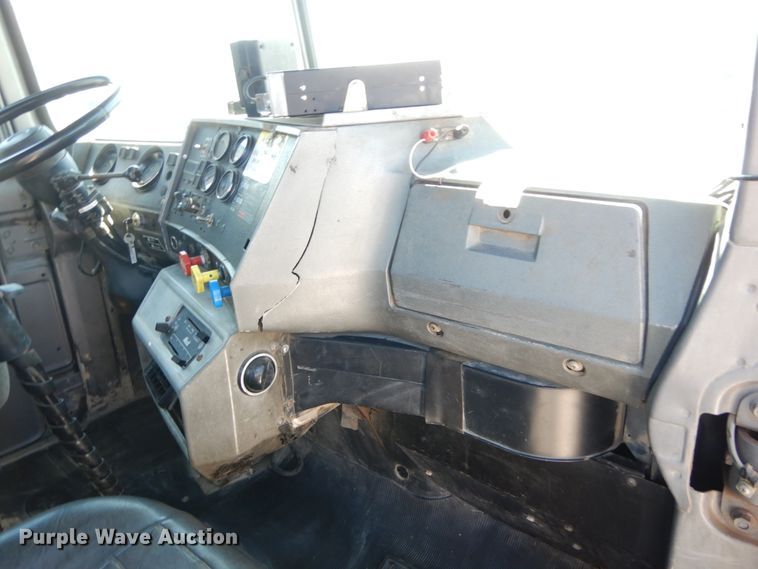 image for item IY9549 2000 Mack RD688S  roll-off container truck