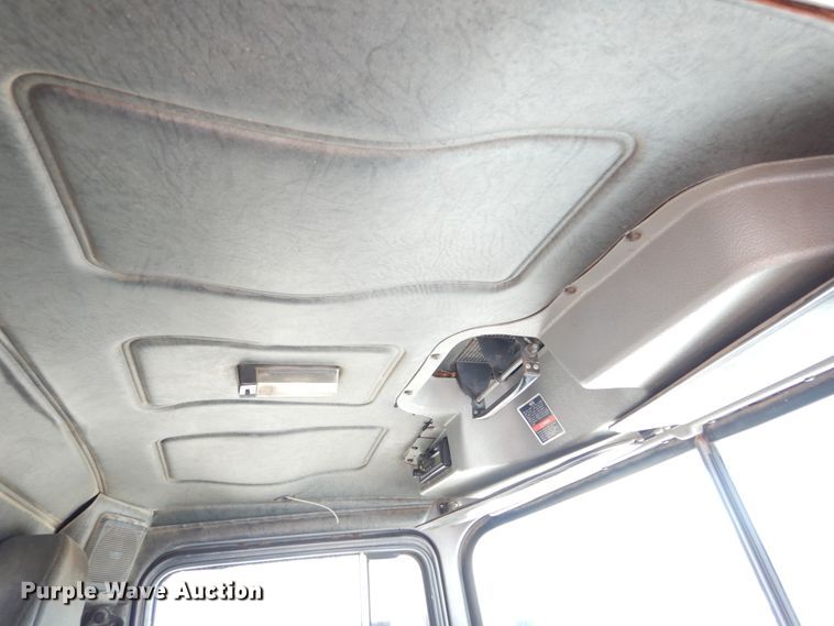 image for item IY9549 2000 Mack RD688S  roll-off container truck