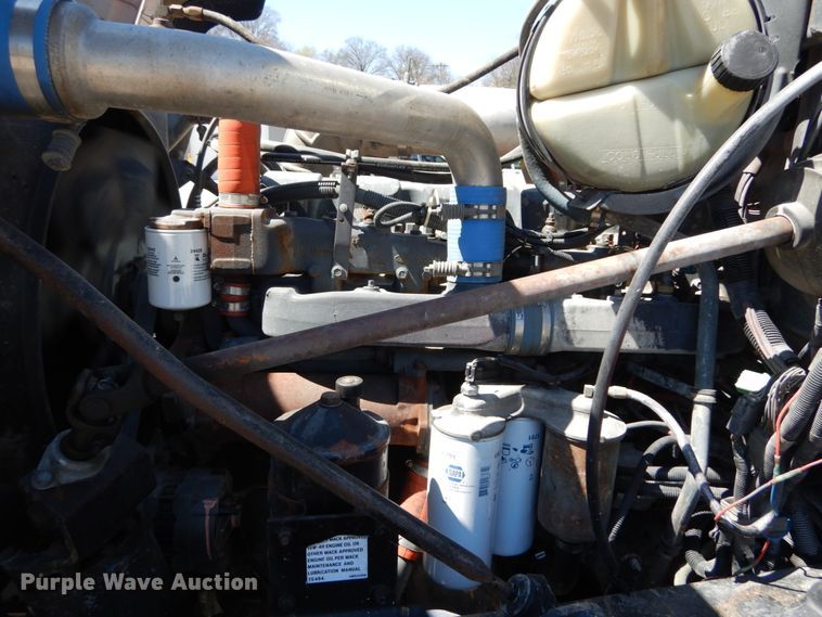 image for item IY9549 2000 Mack RD688S  roll-off container truck