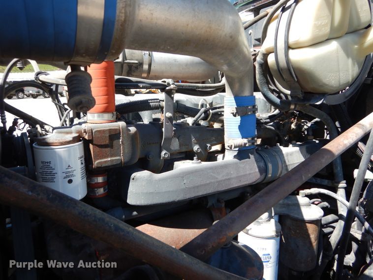 image for item IY9549 2000 Mack RD688S  roll-off container truck