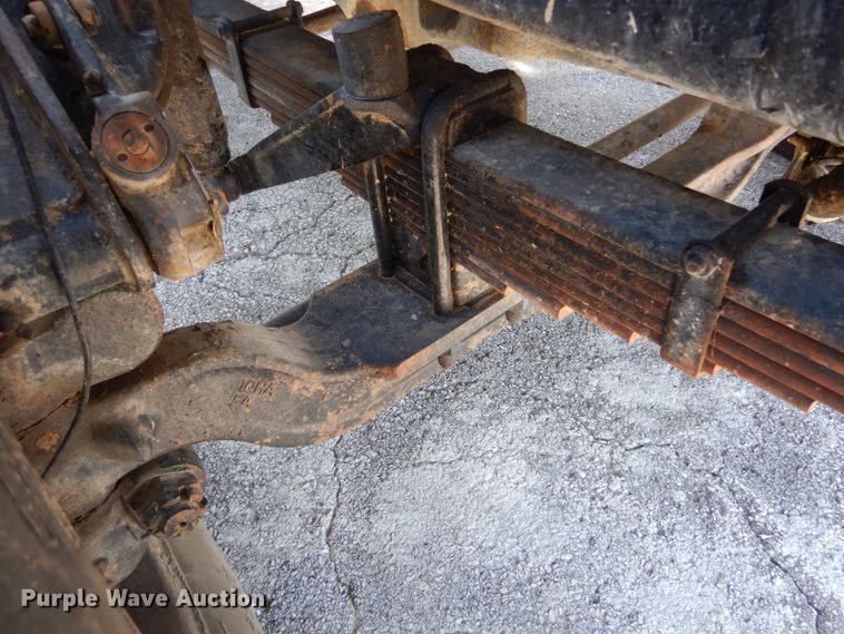 image for item IY9549 2000 Mack RD688S  roll-off container truck