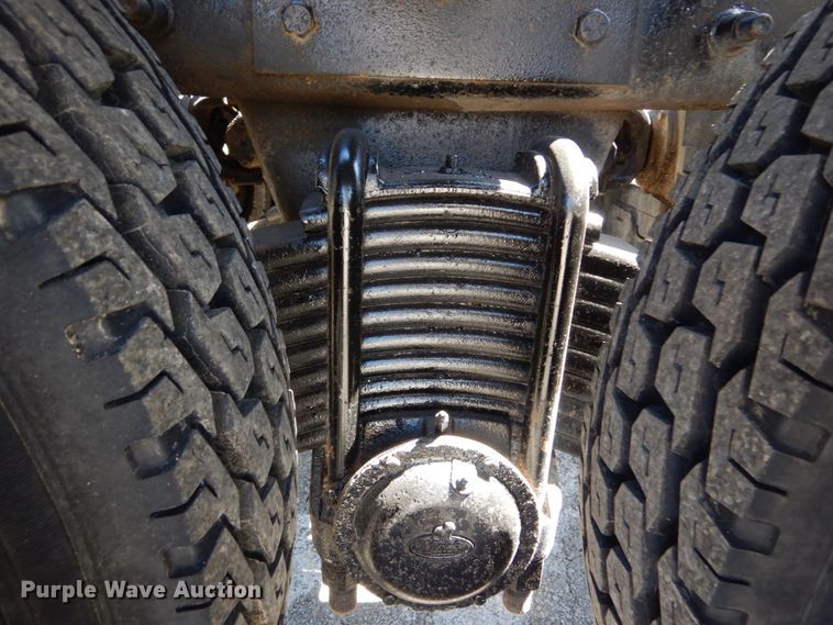 image for item IY9549 2000 Mack RD688S  roll-off container truck