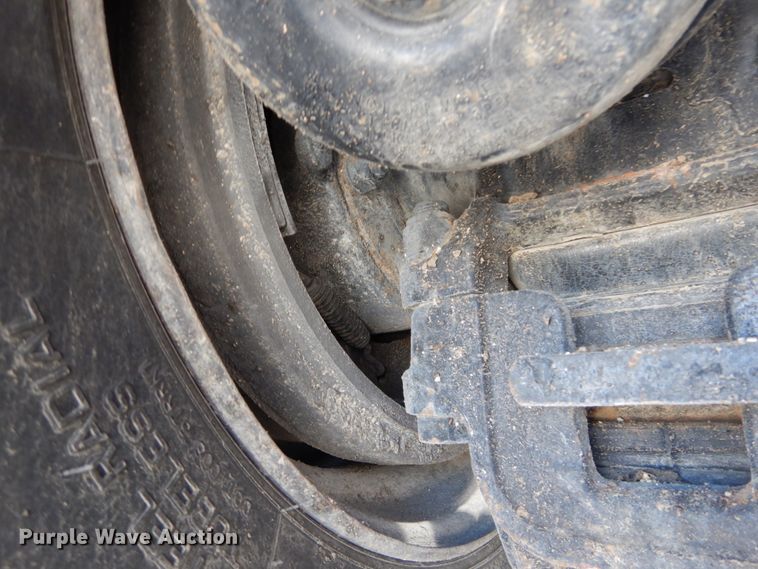 image for item IY9549 2000 Mack RD688S  roll-off container truck