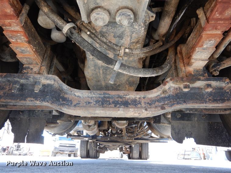 image for item IY9549 2000 Mack RD688S  roll-off container truck