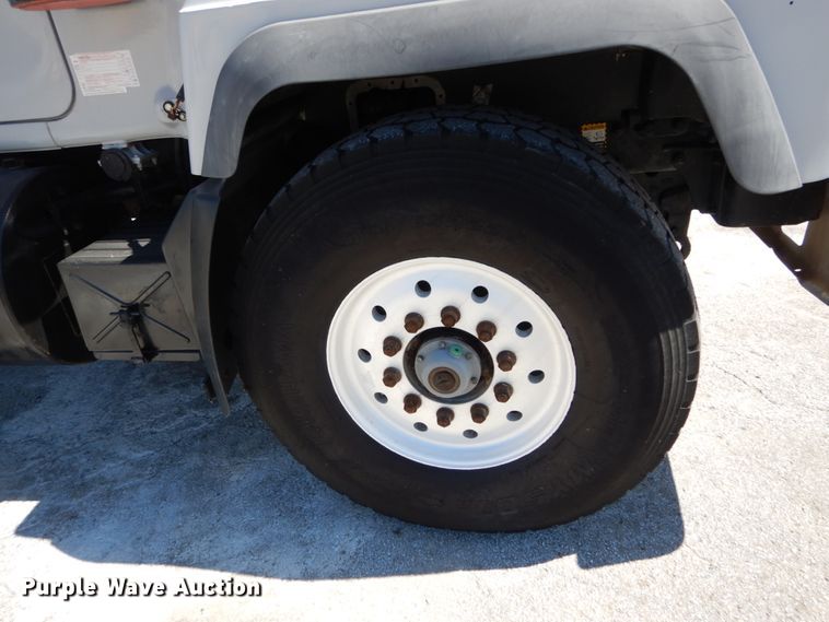 image for item IY9549 2000 Mack RD688S  roll-off container truck