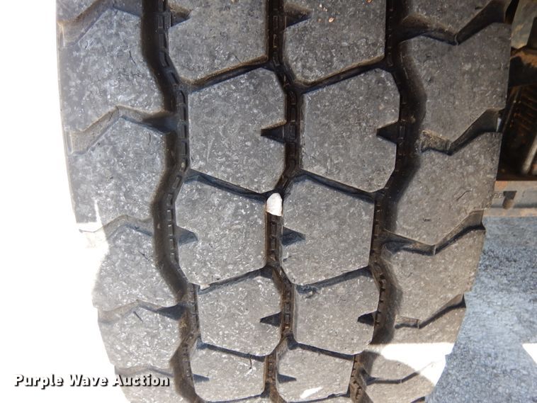 image for item IY9549 2000 Mack RD688S  roll-off container truck