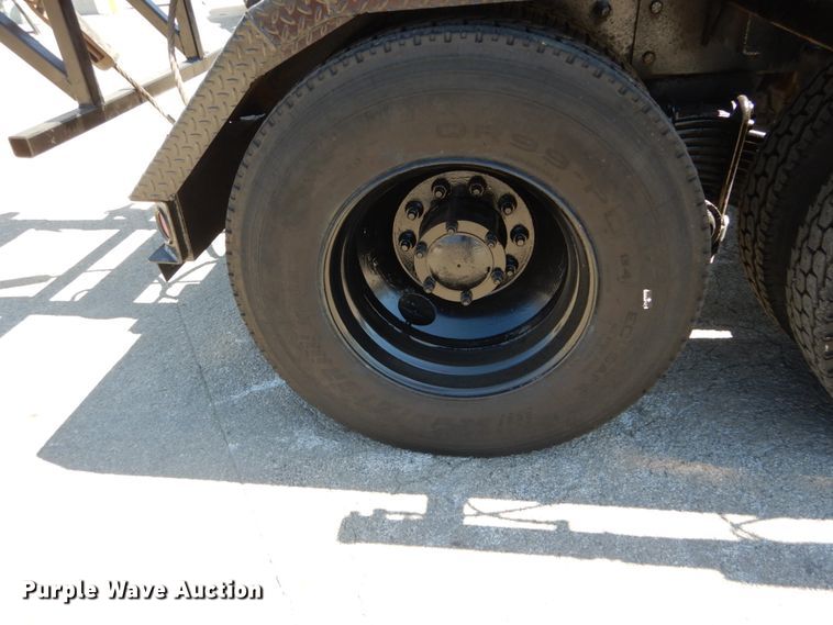 image for item IY9549 2000 Mack RD688S  roll-off container truck