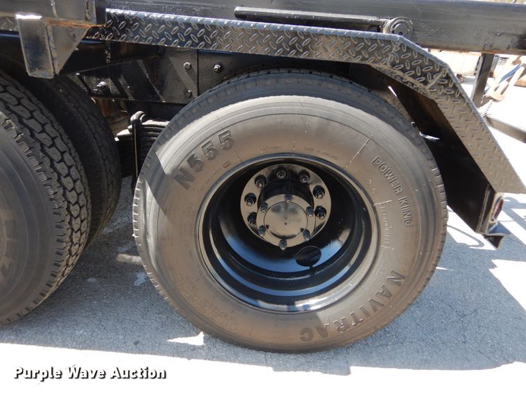 image for item IY9549 2000 Mack RD688S  roll-off container truck