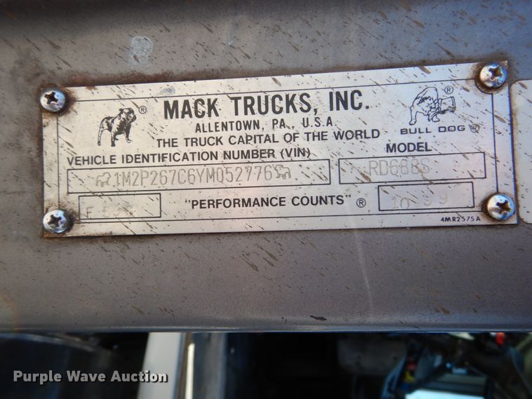 image for item IY9549 2000 Mack RD688S  roll-off container truck
