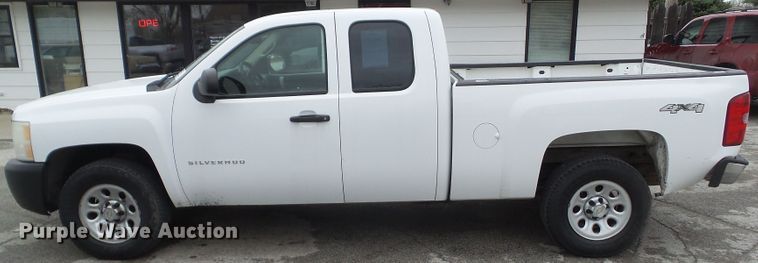 image for item DA7098 2011 Chevrolet Silverado 1500  Ext. Cab pickup truck
