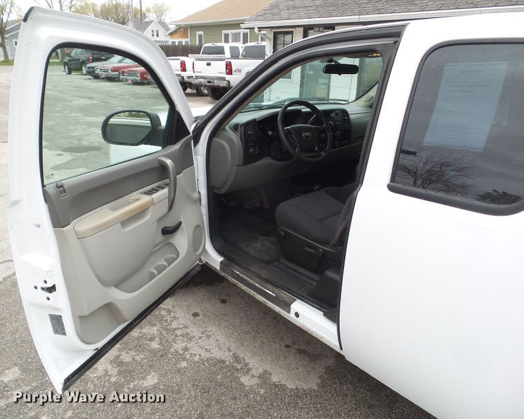 image for item DA7098 2011 Chevrolet Silverado 1500  Ext. Cab pickup truck