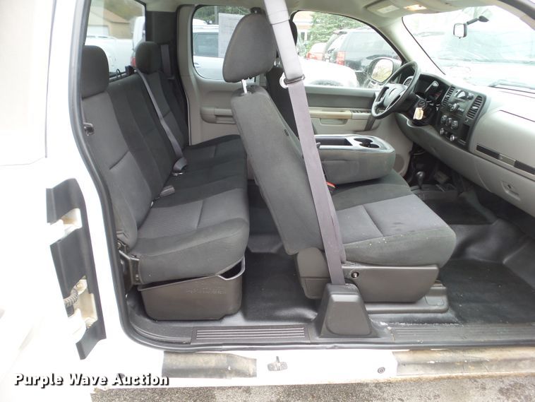 image for item DA7098 2011 Chevrolet Silverado 1500  Ext. Cab pickup truck