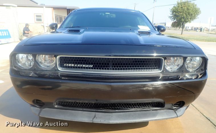 image for item DE0846 2014 Dodge Challenger  limousine