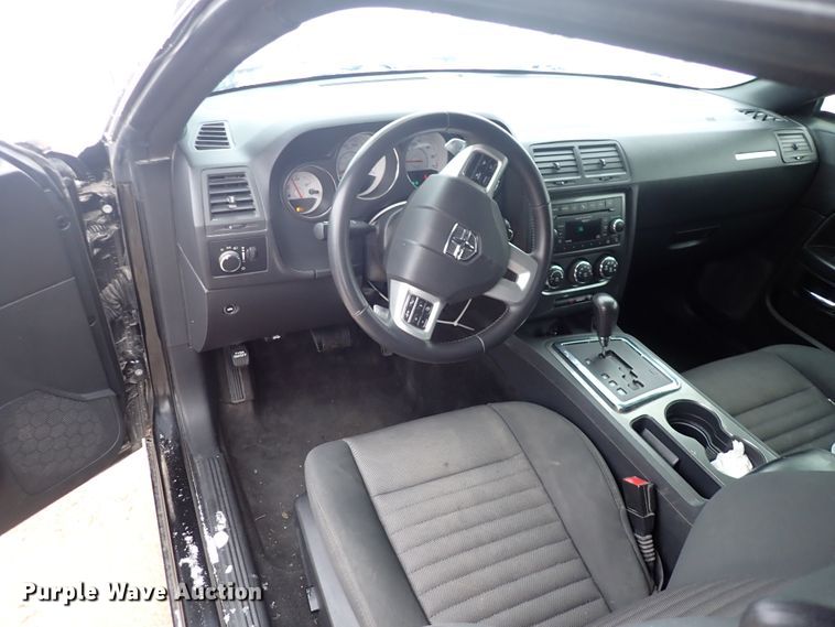 image for item DE0846 2014 Dodge Challenger  limousine