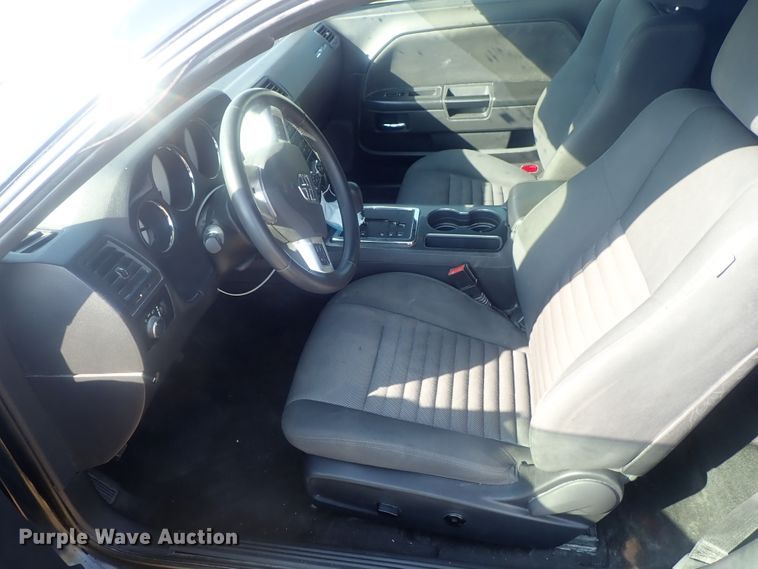 image for item DE0846 2014 Dodge Challenger  limousine