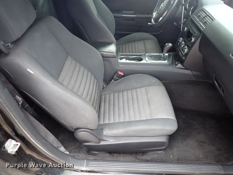 image for item DE0846 2014 Dodge Challenger  limousine