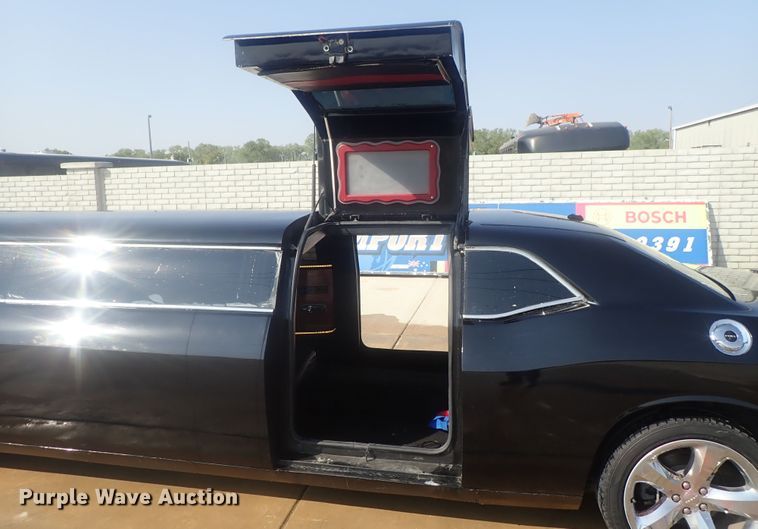 image for item DE0846 2014 Dodge Challenger  limousine