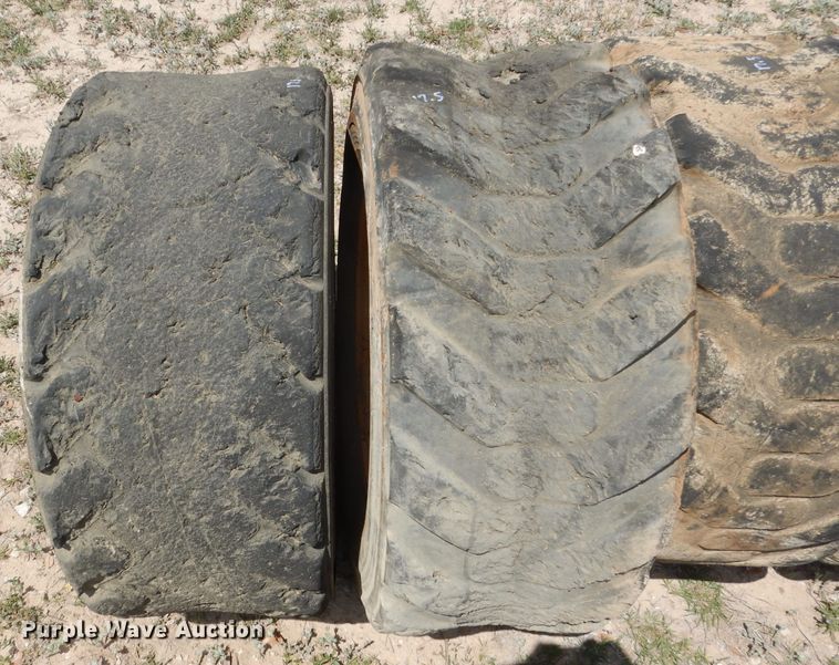 image for item DF2647 New Holland 190 skid steer parts