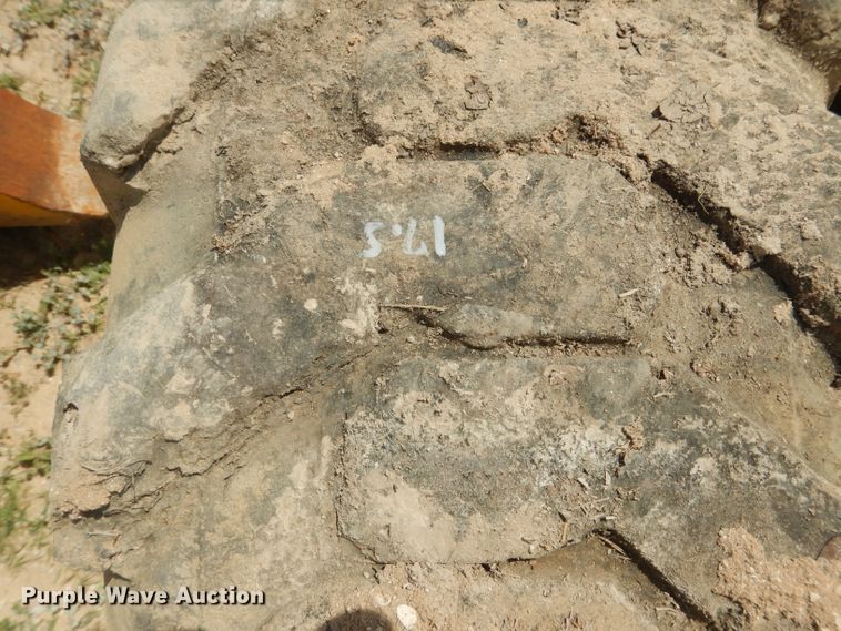 image for item DF2647 New Holland 190 skid steer parts