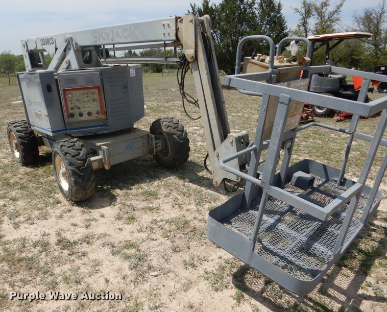 image for item DF2648 1998 Skyjack SJKB-40D  boom lift