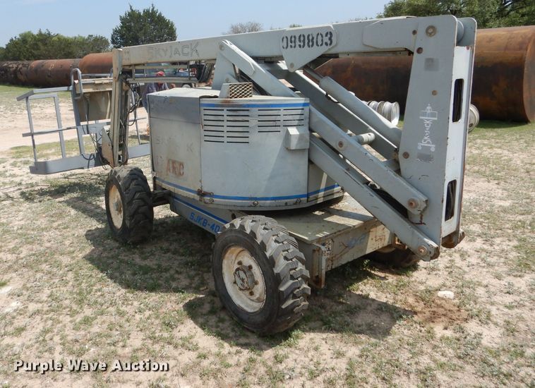 image for item DF2648 1998 Skyjack SJKB-40D  boom lift