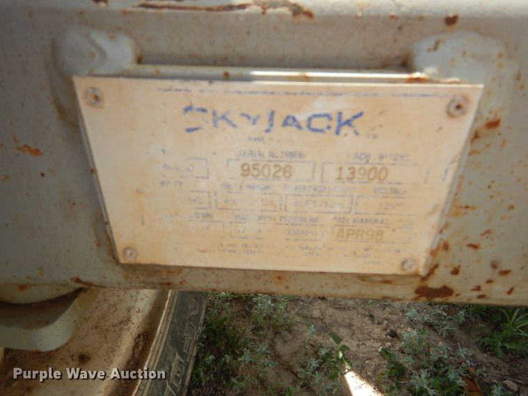 image for item DF2648 1998 Skyjack SJKB-40D  boom lift