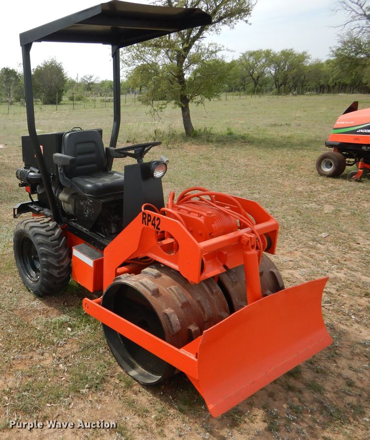 image for item DF2650 MBW RP42  single drum vibratory roller