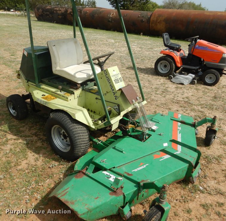 image for item DF2653 2002 Cushman Frontline 898807  lawn mower